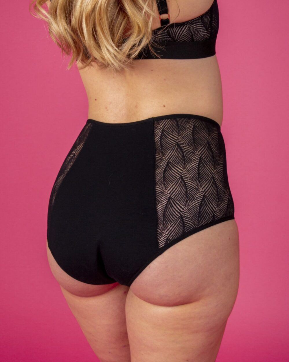 Alva High Waist